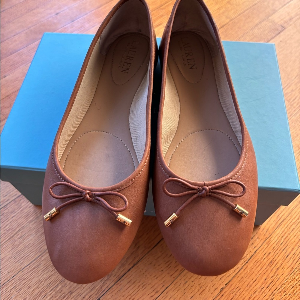 Ralph Lauren ballet leather flats. Beautiful, but too small so am reposhing. :(